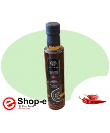 Condiment based on extra virgin olive oil and chilli pepper